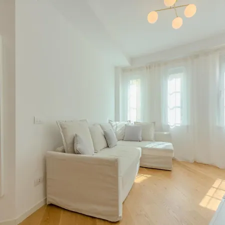 Apartament Easytopstay - Elegant Nest In
