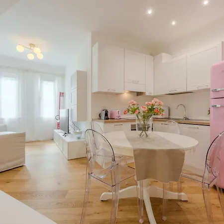Apartament Easytopstay - Elegant Nest In *